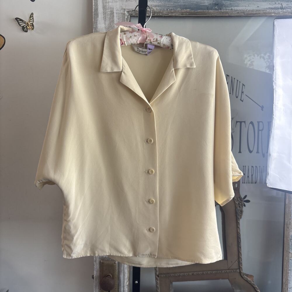 Tucker ivory satin silk collared button-front blouse Size Medium